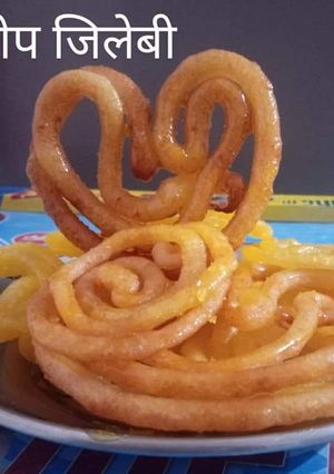 हार्ट शेप जलेबी (Heart shape jalebi recipe in Hindi) रेसिपी मुख्य फोटो