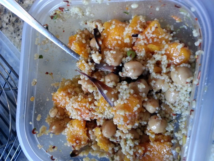 Recipe Cous Cous dengan petani memasarkan labu Butternut panggang dan bawang merah which Delicious