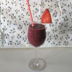 A picture of Grape-berry smoothie 🍇🍓.