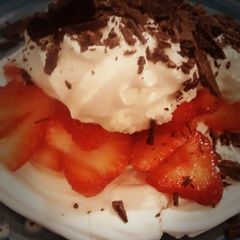 A picture of Strawberry cream meringues.