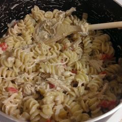 A picture of Creamy chicken pasta.