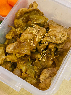 A picture of Stir-fried Ginger pork with onions.