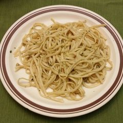 A picture of Linguine with White Clam Sauce.