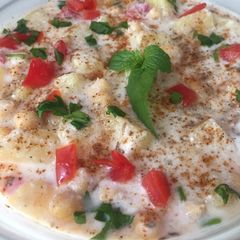 A picture of Dahi chana chat.