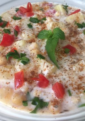 A picture of Dahi chana chat.
