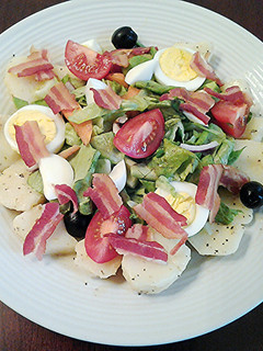 A picture of The Undecided Salad.