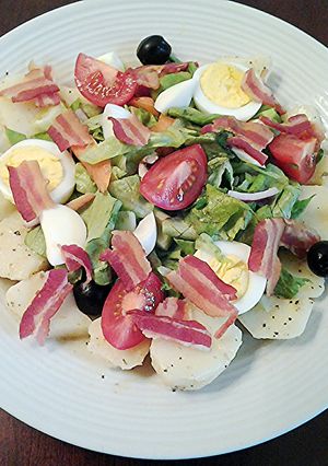 A picture of The Undecided Salad.
