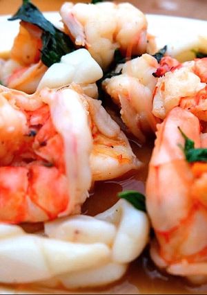 รูปของ กุ้งผัดใบโหระพาน้ำมันหอย