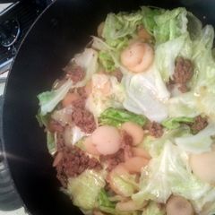 A picture of cabbage and hamburger.