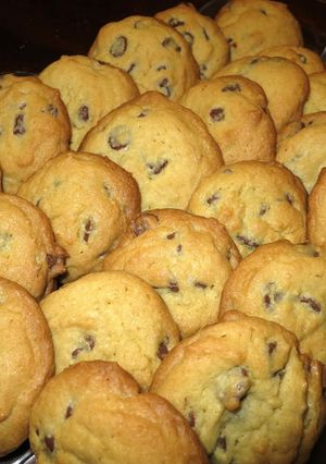 A picture of Blue Ribbon Chocolate Chip Cookies.