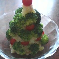 A picture of A Potato Salad Christmas Tree.