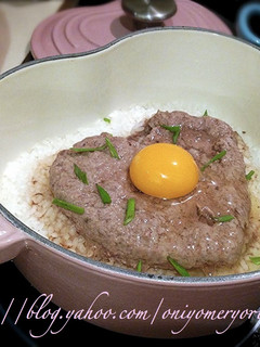 港式窩蛋免治牛肉煲仔飯 的食譜成品照片