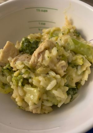 A picture of Chicken and broccoli rice skillet.