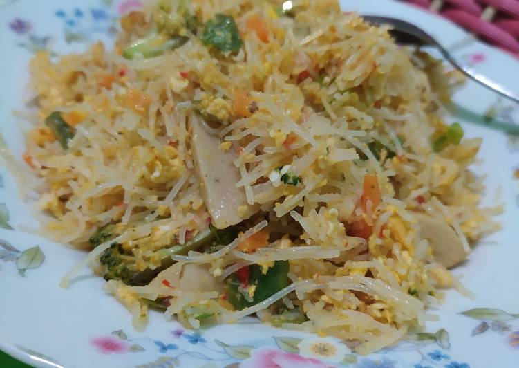 Bihun goreng pelangi