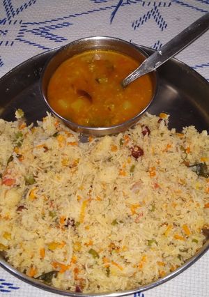 A picture of RavaSemiyaUpmaWithSambhar.