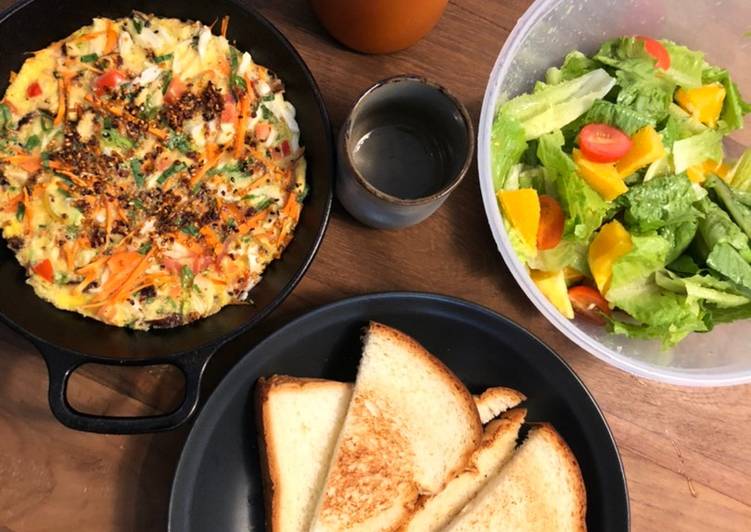 Telur Dadar Orak Arik + Roti Panggang + Salad