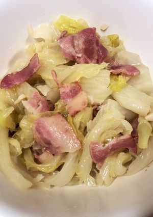 👩🏻‍🍳培根高麗菜 的食譜成品照片