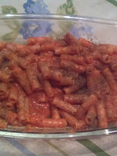 Una foto de Macarrones con salsa y queso👏👏👌👌😋👍