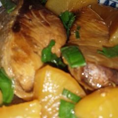 Classic Amberjack and Daikon Radish in a Frying Pan A picture of Classic Amberjack and Daikon Radish in a Frying Pan.