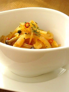 A picture of Spicy Onion and Shimeji Mushrooms with Ketchup.