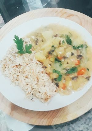 Una foto de Picante de calabaza con champiñón y queso acompañado con arroz