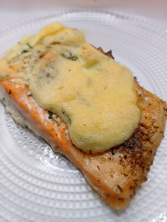 Una foto de Salmón gratinado