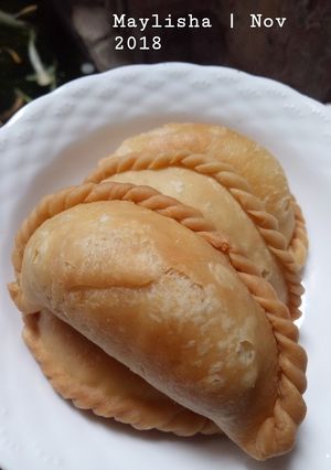 Foto resep Pastel Isi Bihun & Sambal Kacang (+ tutorial memilin pastel)