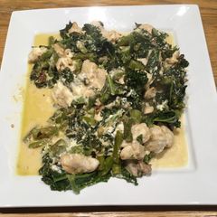 A picture of Chicken with asparagus & Feta.