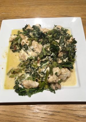 A picture of Chicken with asparagus & Feta.
