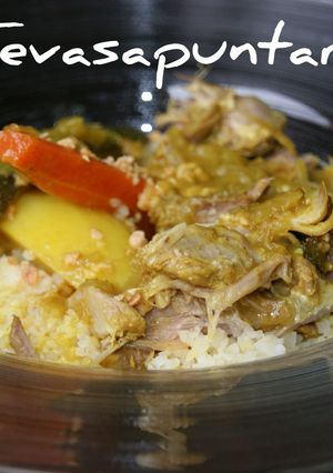 Una foto de Cous cous de cordero y verduras