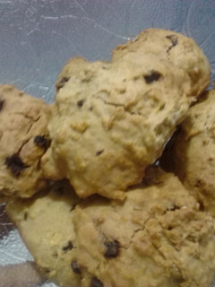 Una foto de Galletas de avena con pasas y chocolate