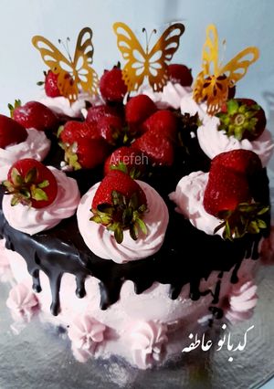 عکسی از دستور کیک روز دختر(روش فرم و رنگ کردن خامه)