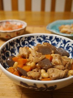 A picture of My Mom's Simmered Chicken and Konnyaku.