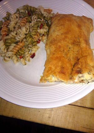 A picture of Ham & cheese strudel.