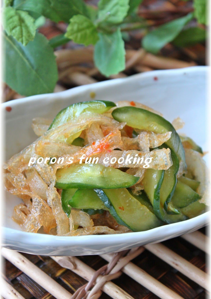 A picture of Chinese-Style Jellyfish-Like Frozen Konyaku and Cucumber Salad.