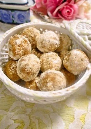 A picture of Okara, Oatmeal & Kinako Cookie Balls with Honey.