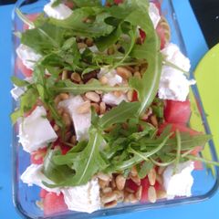 A picture of Pastasalade met geitenkaas en watermeloen.
