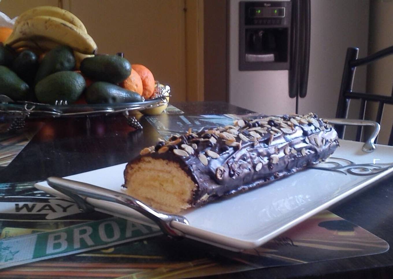 Swiss roll with lemon curd