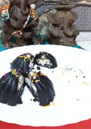 ચોકલેટ ક્રીમ બિસ્કીટ ના લાડુ (Chocolate Cream Biscuit Ladoo Recipe In Gujarati) રેસીપી મુખ્ય ફોટો