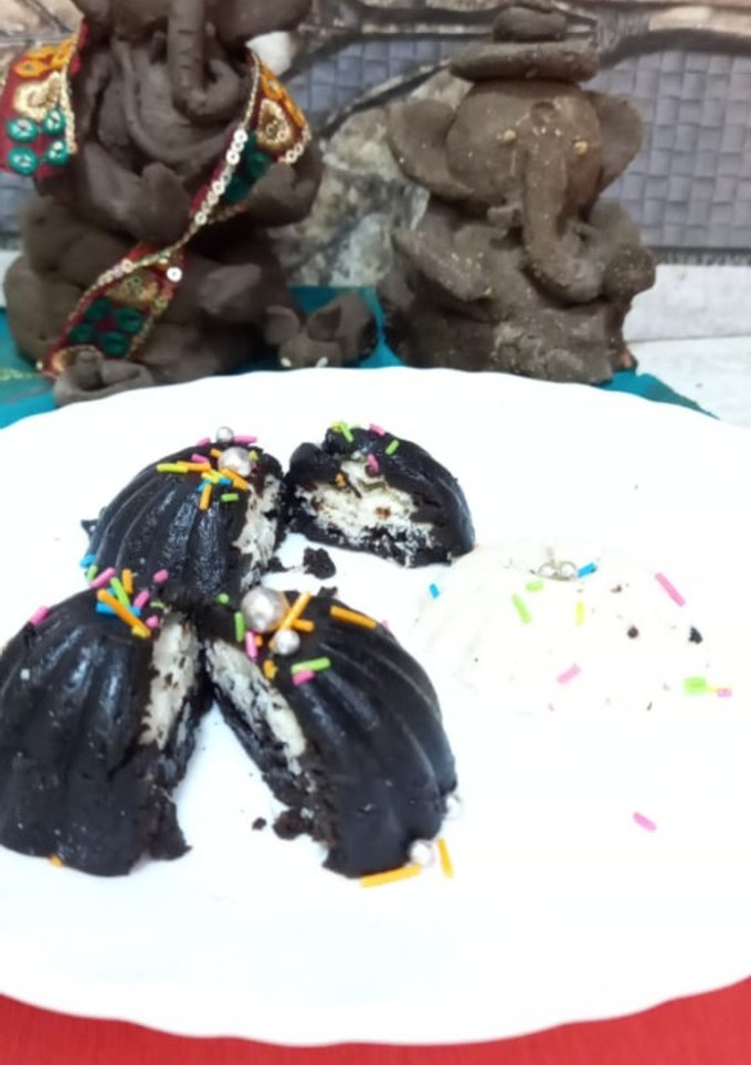 ચોકલેટ ક્રીમ બિસ્કીટ ના લાડુ (Chocolate Cream Biscuit Ladoo Recipe In Gujarati) રેસીપી મુખ્ય ફોટો