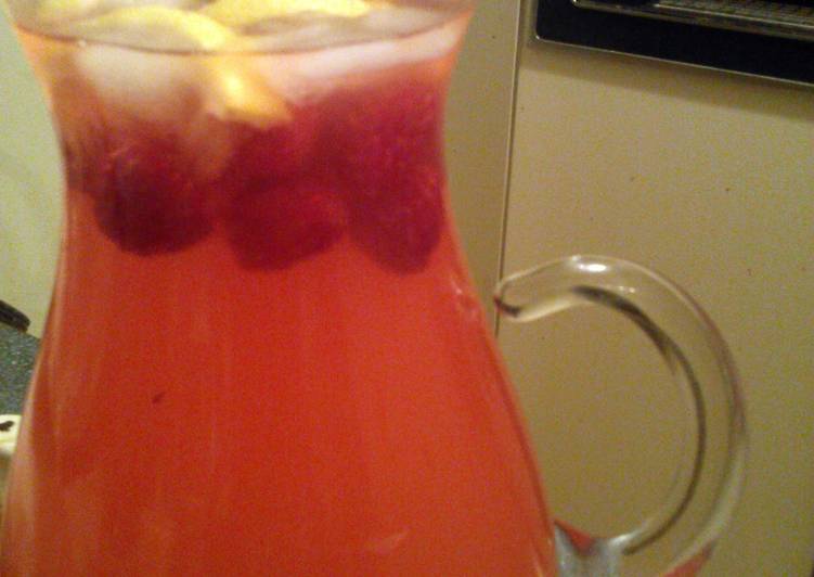 Easiest Way to Make Perfect SUMMER COOLING STRAWBERRY LEMONADE