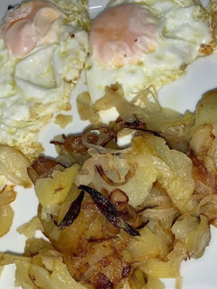 Una foto de Huevos fritos con patatas
