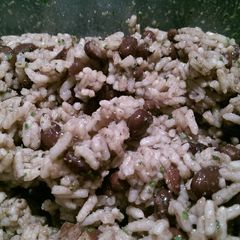 A picture of Amazegasm black beans and rice.