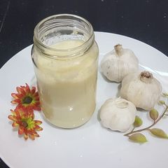 A picture of Garlic paste.