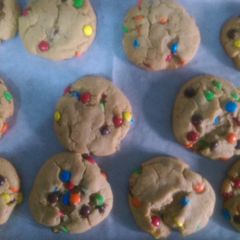 A picture of Creamy Peanut Butter Cookies.