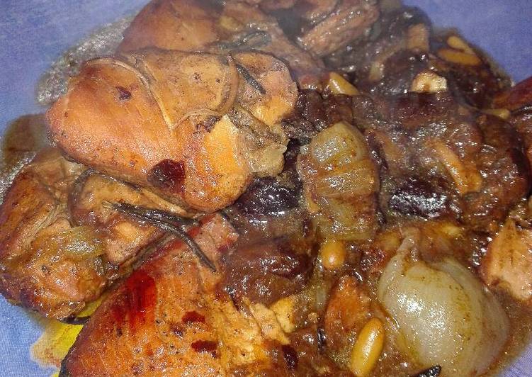 Pollo al vermouth con ciruelas