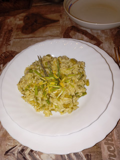 Foto di Risotto agli asparagi selvatici e scorzette di limone
