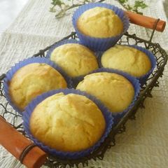 A picture of Cheesy Yogurt Muffins.