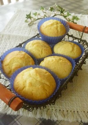 A picture of Cheesy Yogurt Muffins.