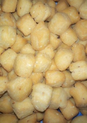 A picture of Coconut and sesame cincin(cincin din kwakwa da kantu).